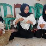 Lestarikan Warisan Leluhur, Puluhan Perajin di Citapen Landeuh Ciamis Sulap Daun Pandan Jadi Produk Bernilai Ekspor
