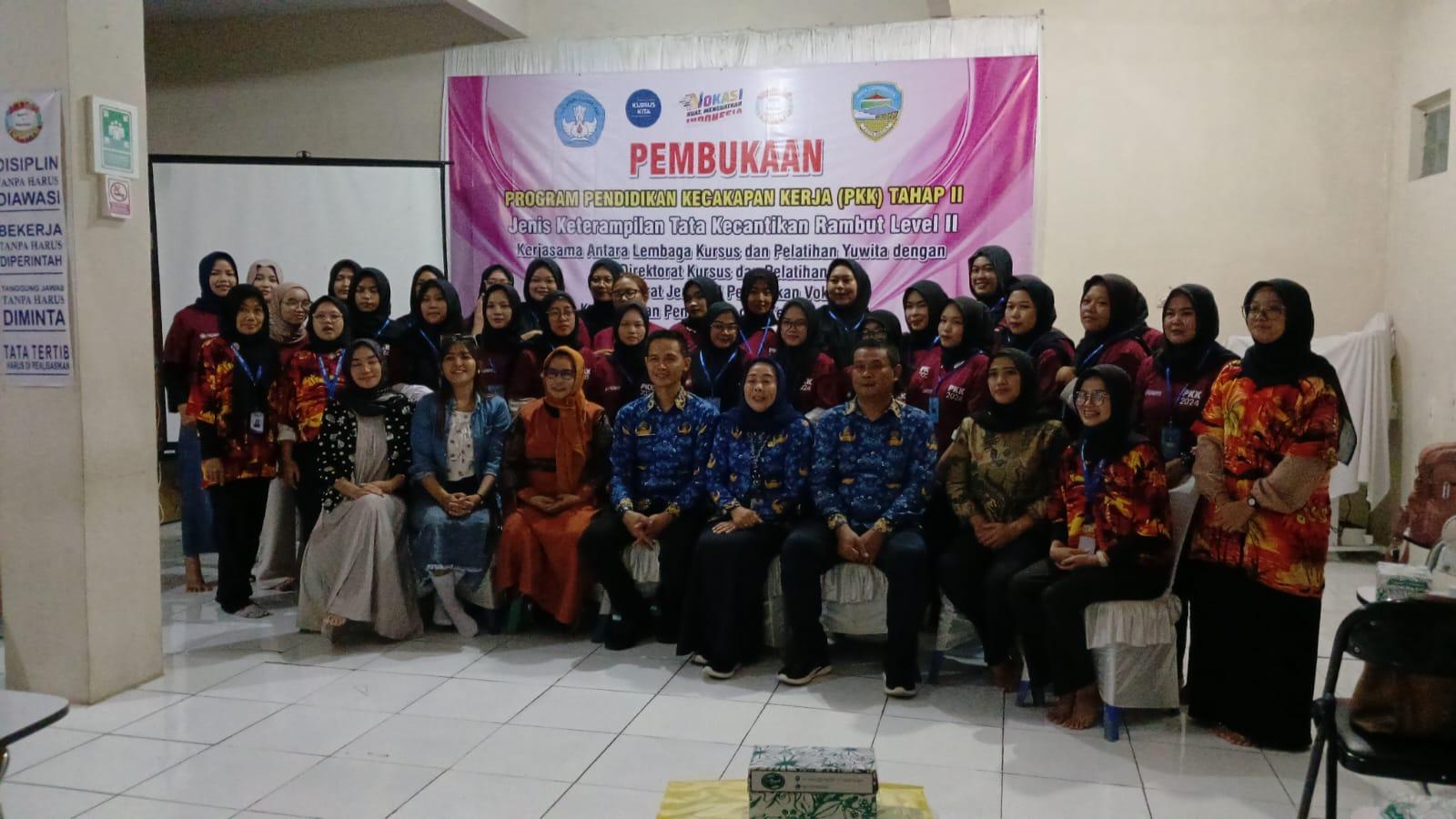 LKP Yuwita Kota Tasikmalaya Gelar PKK Tahap 2 untuk Tata Kecantikan Rambut Level II