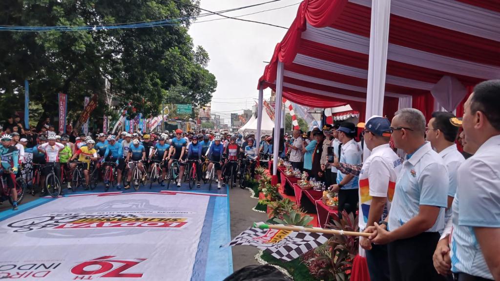 679 Pebalap Sepeda Ikuti Lodaya Siliwangi Ride 2024 dari Kota Tasikmalaya ke Pantai Batukaras Pangandaran