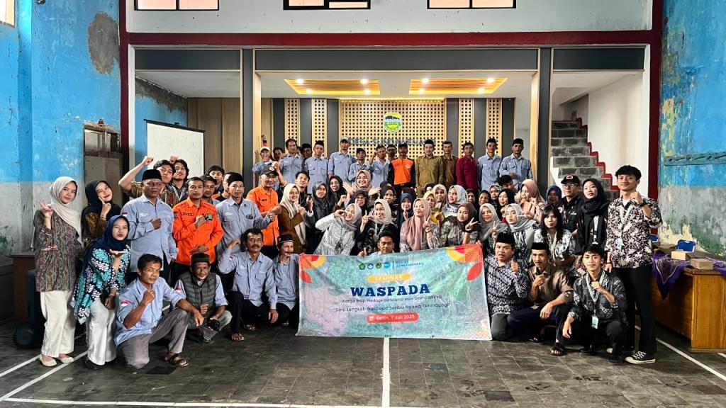 Mahasiswa KKN Universitas Siliwangi Dorong Kesiapsiagaan Bencana di Desa Rawan Longsor Tasikmalaya