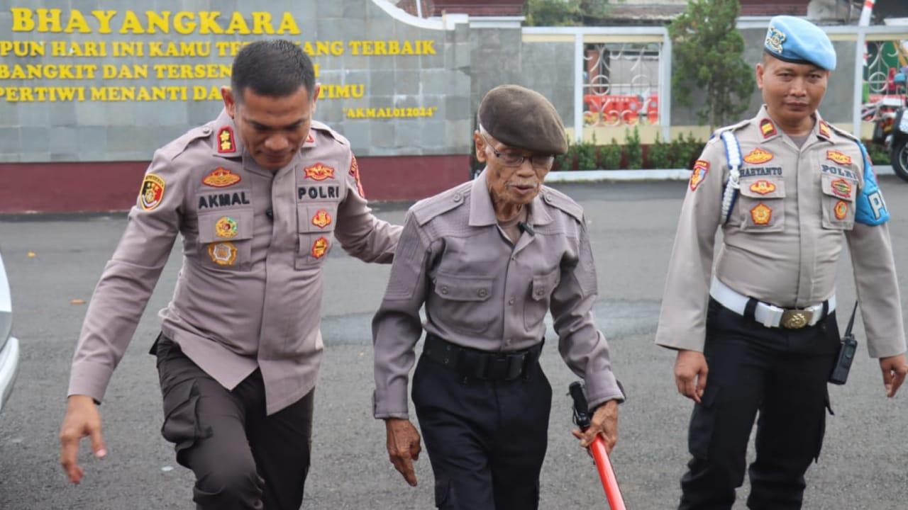 Masro, Sukarelawan Pengatur Lalu Lintas di Ciamis Dapat Apresiasi dari Polres