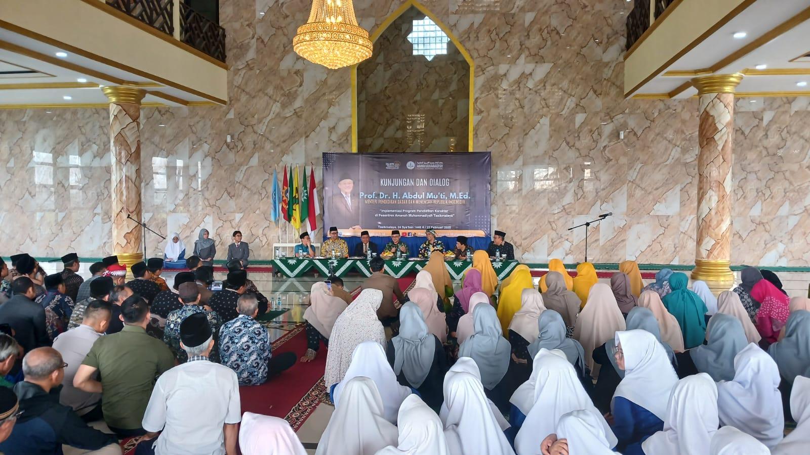 Mendikdasmen Abdul Mu'ti Kunjungi Ponpes Amanah Muhammadiyah Tasikmalaya, Tekankan Pentingnya Karakter Tangguh