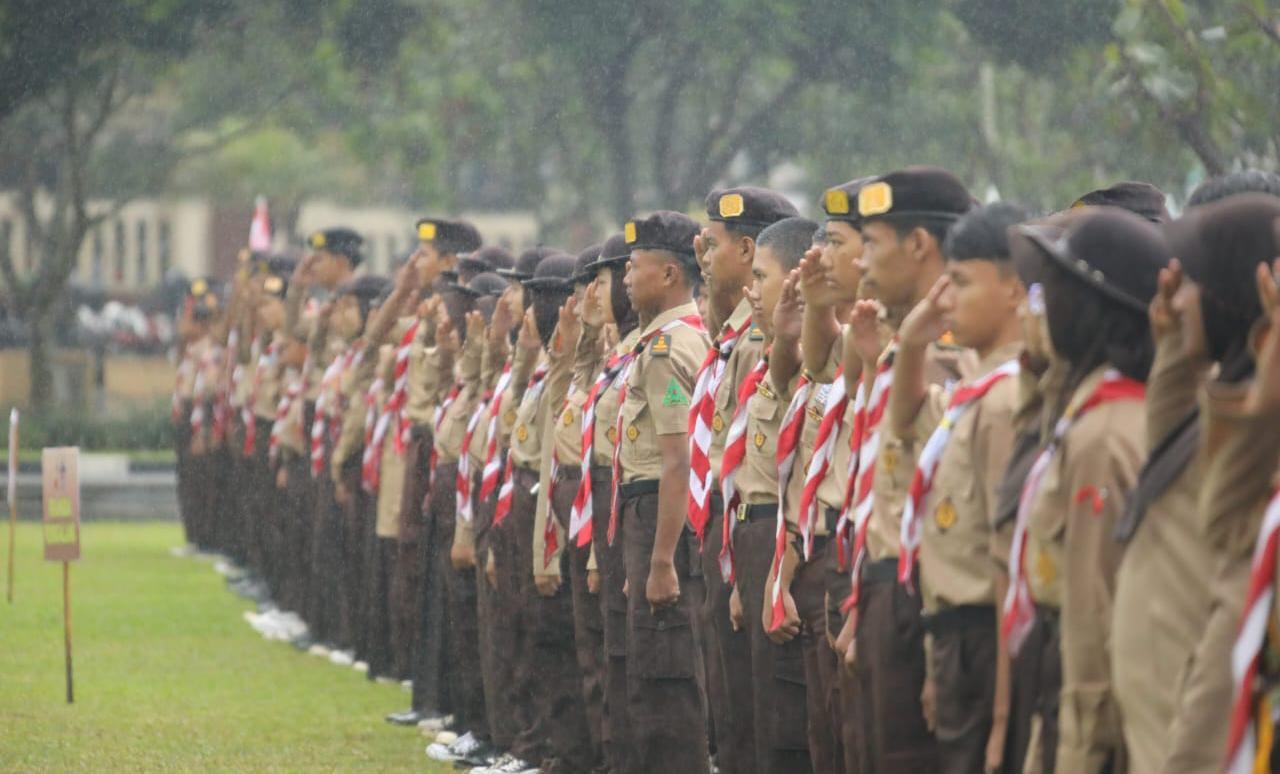 Meski Diguyur Hujan, Ratusan Anggota Pramuka Antusias Ikuti Peringatan Hari Pramuka ke-64 di Kota Tasikmalaya