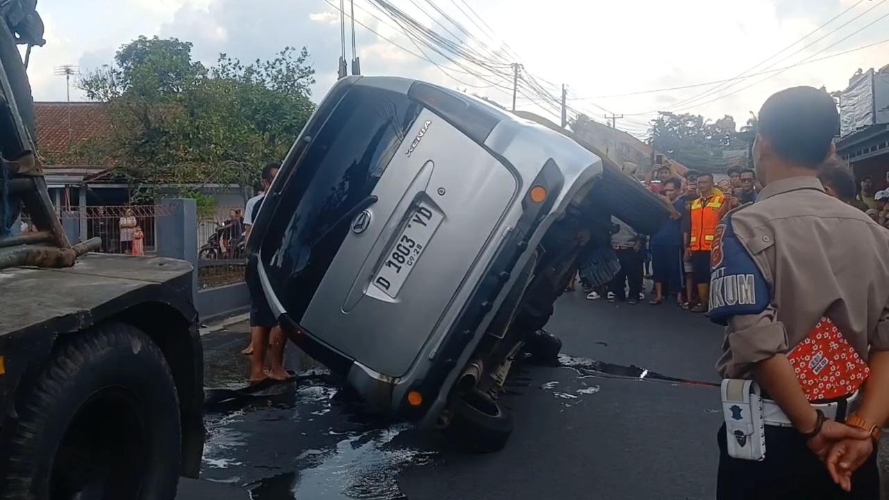Minibus yang Terjun ke Kolam di Indihiang Tasikmalaya Ternyata Pengemudinya Sedang Belajar Nyetir