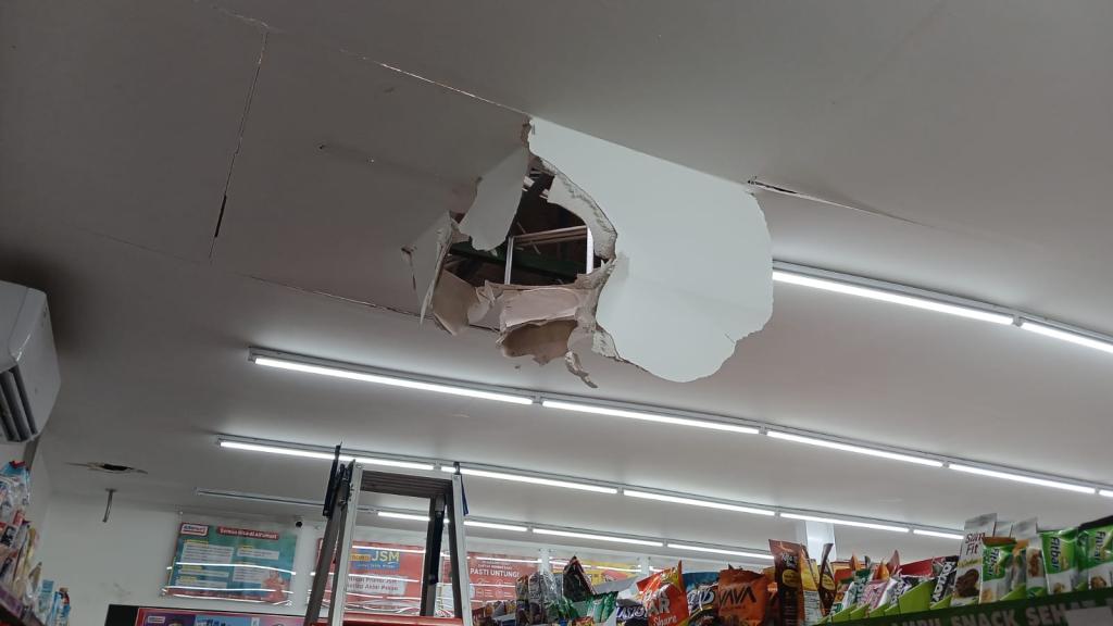 Minimarket di Kadipaten Tasikmalaya Dibobol Maling, Pelaku Diduga Jebol Atap untuk Mencuri