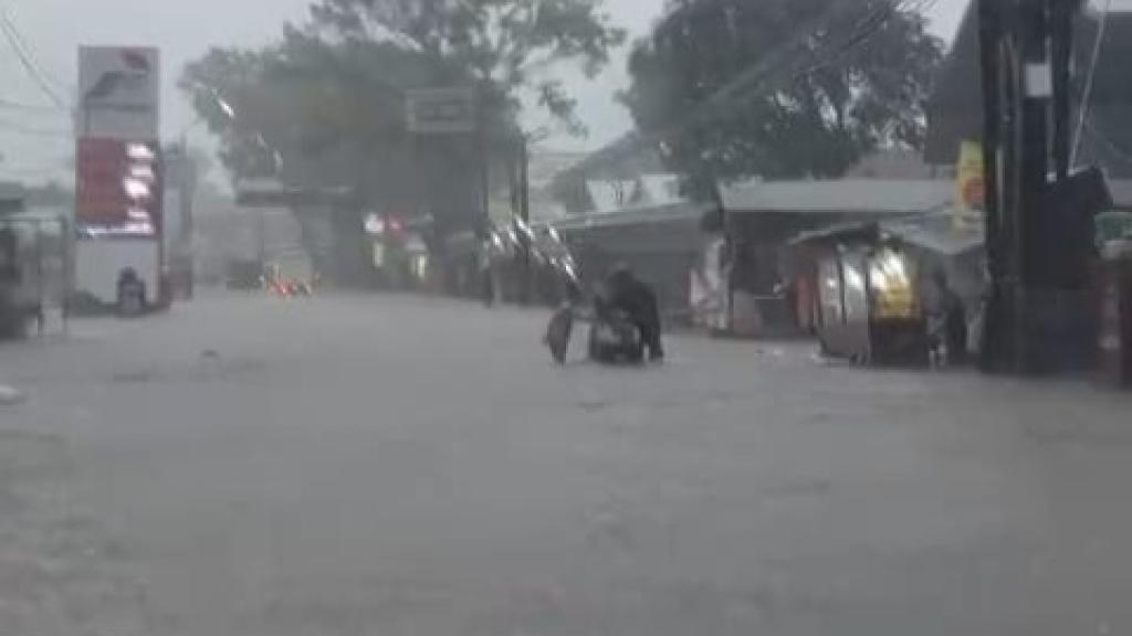 Mirip Lautan! Jalan A.H. Nasution Mangkubumi Kembali Banjir, Kendaraan Banyak yang Mogok