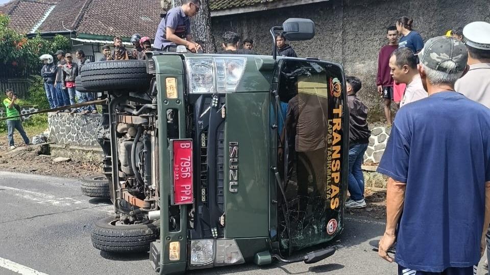 Mobil Lapas Tasikmalaya Terbalik di Mangunreja, Begini Kondisi 15 Tahanan