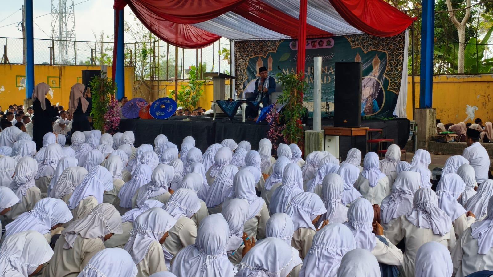 Peringatan Maulid Nabi Muhammad SAW di SMKN 2 Kota Tasikmalaya, Siswa Diajak Teladani Akhlak Rasulullah dan Cintai Kebersihan