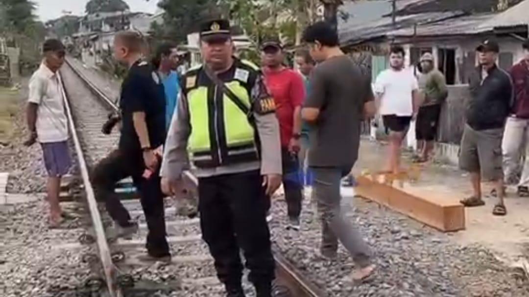 Olah TKP dan Visum, Polres Tasikmalaya Kota Selidiki Tewasnya Perempuan yang Tertemper Kereta