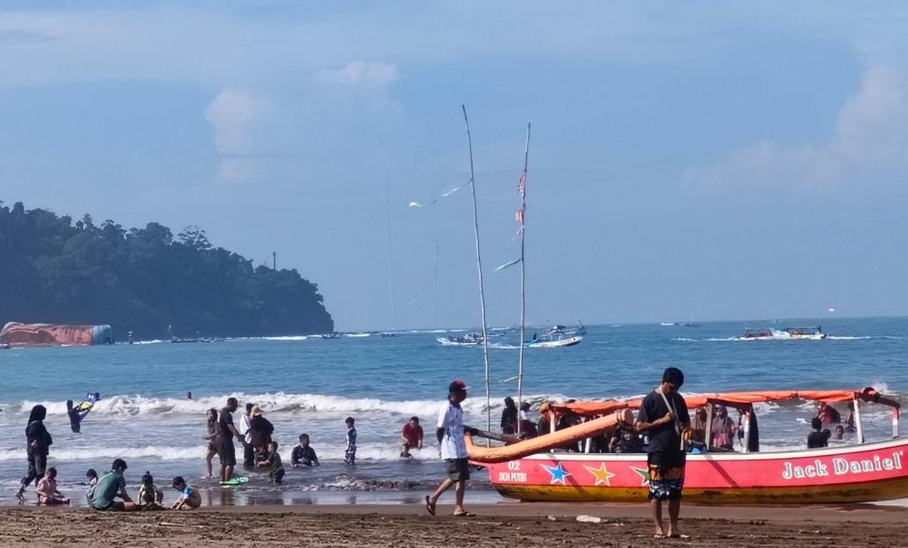 Prakiraan Cuaca Kabupaten Pangandaran Hari Ini, Jumat 14 Agustus 2026