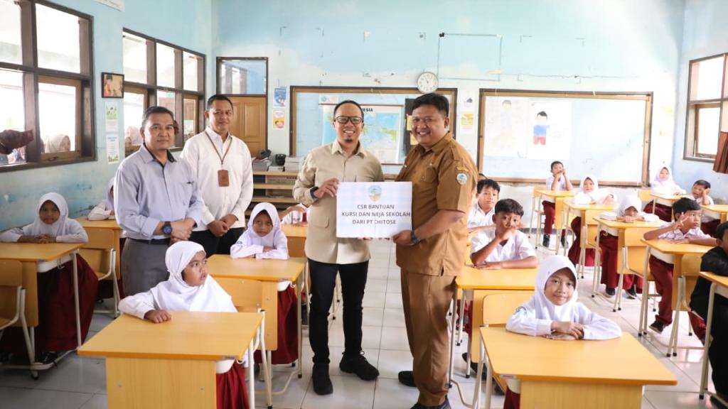 Pemkot Tasikmalaya Bersama Chitos Salurkan Bantuan Sarana Pendidikan ke SDN Sukamenak Indah dan SDN 3 Gobras