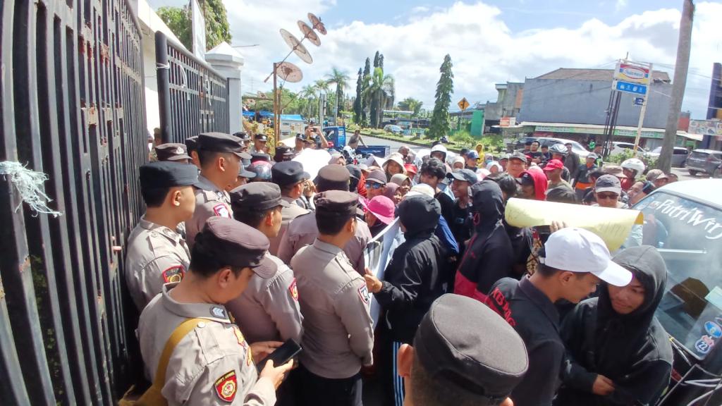 Pemkot Tasikmalaya Janji Tindaklanjuti Tuntutan Warga Soal Jalan Rusak Sukalaksana