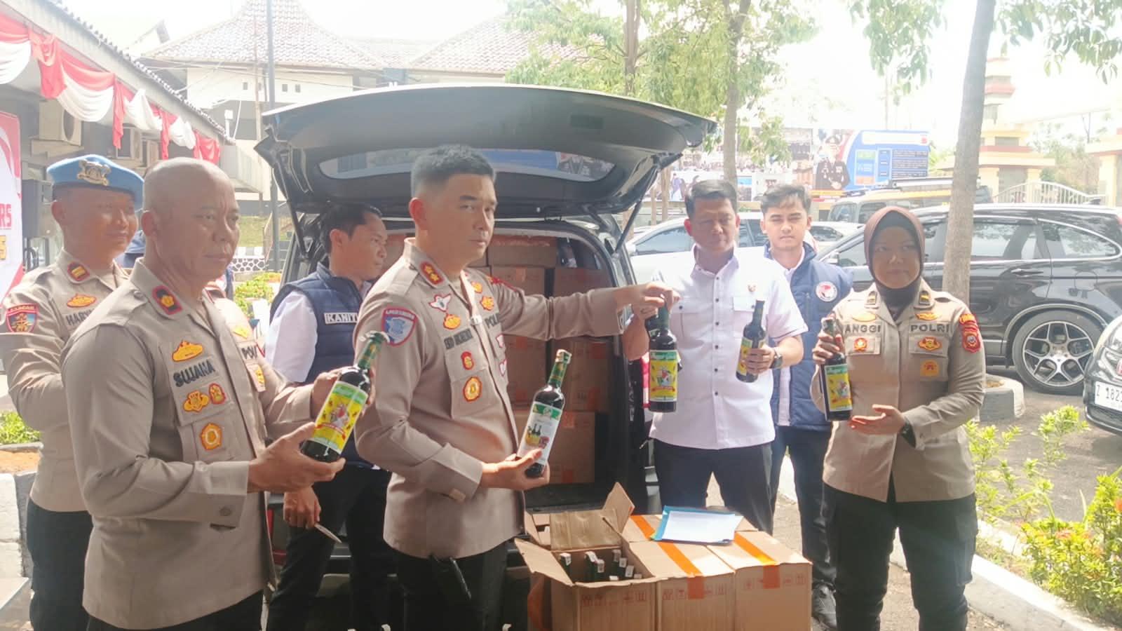 Penyelundupan 1.200 Botol Miras Asal Bandung Digagalkan Polres Ciamis, Pelaku Gunakan Modus COD