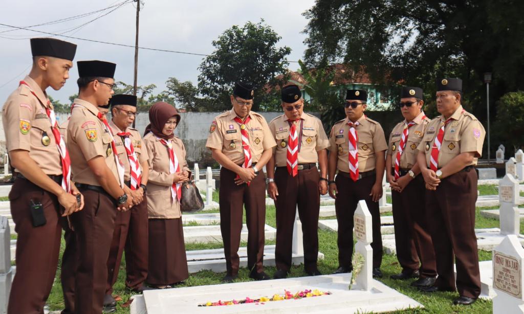 Peringati Hari Pramuka ke-64, Kwarcab Kota Tasikmalaya Ziarah ke Taman Makam Pahlawan Kusumah Bangsa