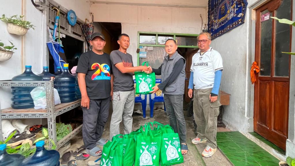 Peringati HUT ke-28, IJTI Galuh Raya Gandeng Polres Ciamis dan Alfamart Santuni Anak Yatim serta Lansia