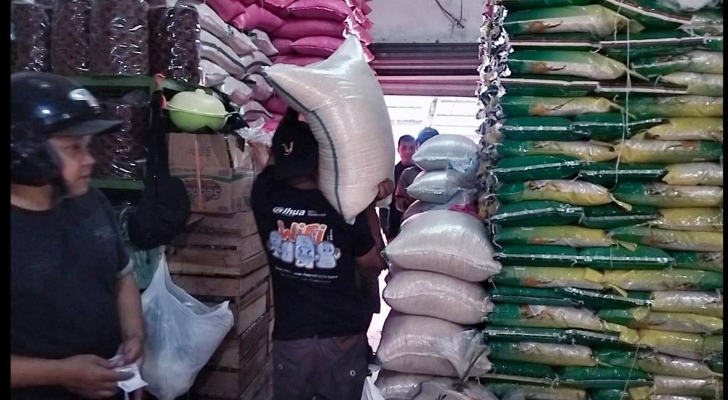 Permintaan Pasar Melemah dan Dampak Bansos, Harga Beras Medium di Banjar Turun Rp300 per Kilogram