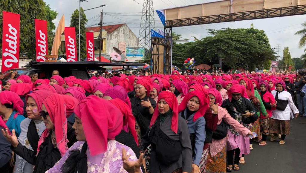 Pesona 1.500 Ambu Midang di Kirab Helaran Budaya 2024, Semarakkan HUT ke-23 Kota Tasikmalaya