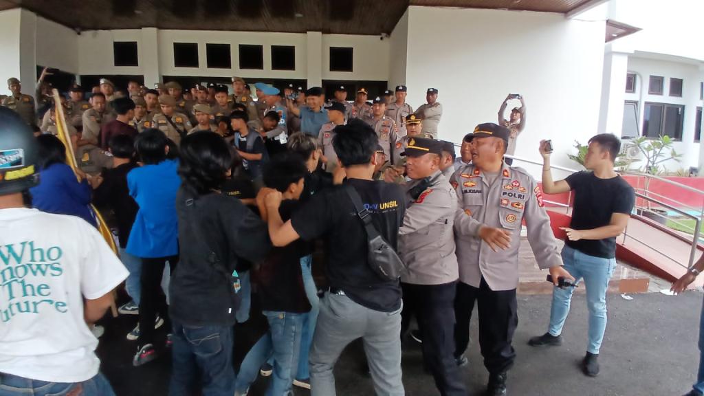 PMII Unsil Geruduk Bale Kota Tasikmalaya, Minta Pemkot Serius Tangani Pencemaran Limbah TPA Ciangir
