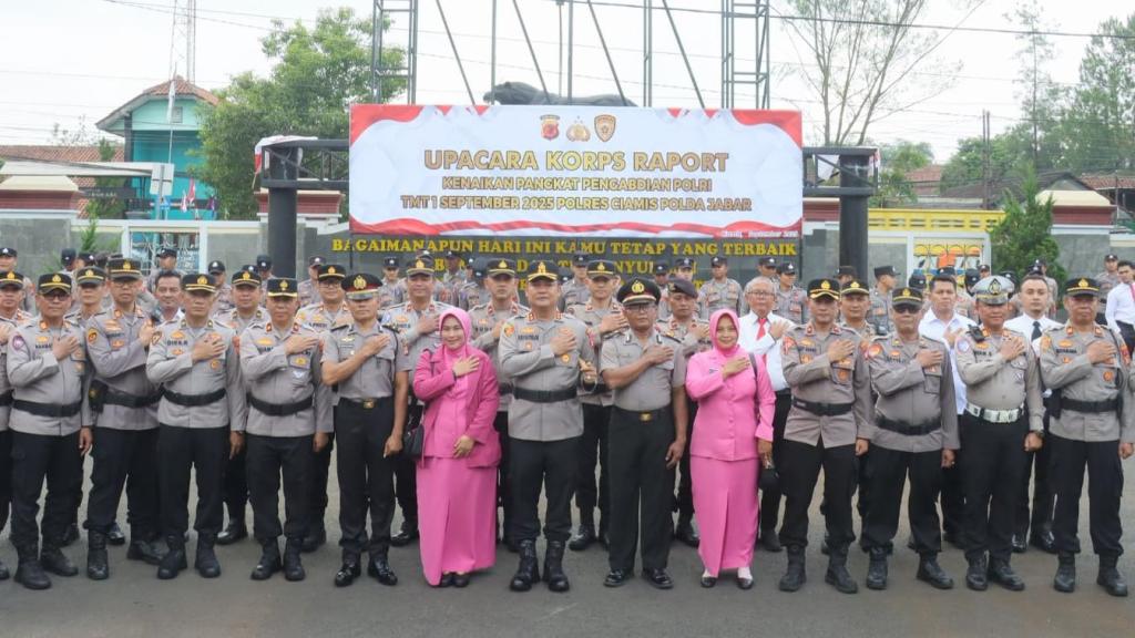 Polres Ciamis Anugerahkan Kenaikan Pangkat kepada Dua Anggota Berintegritas