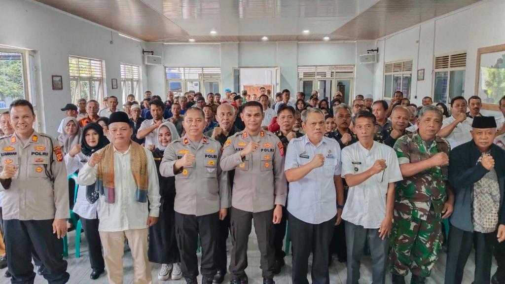 Polres Ciamis Gelar Ngariung Bareng, Bakti Sosial, dan Pengobatan Gratis di Panumbangan