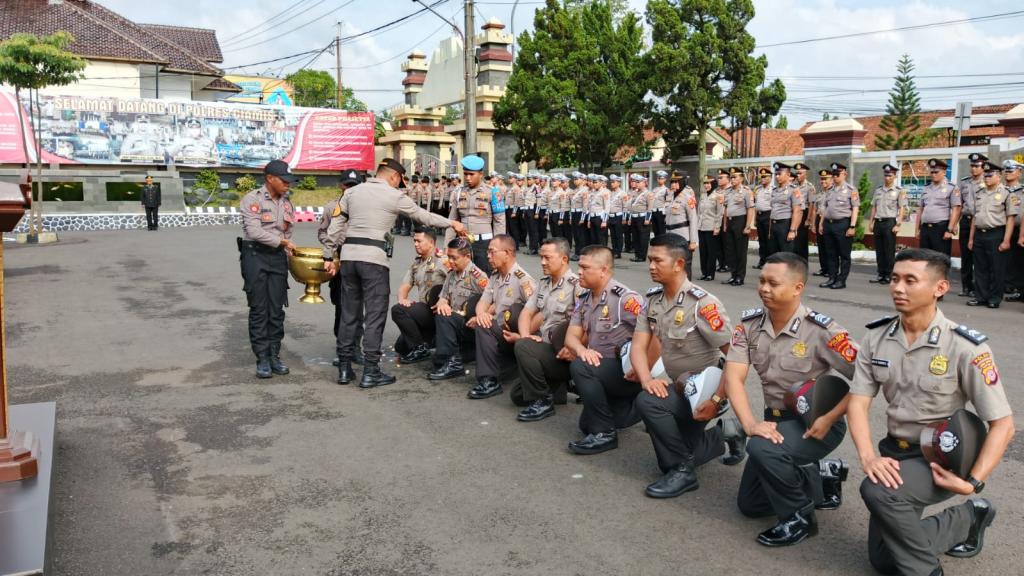 Polres Ciamis Gelar Upacara Kenaikan Pangkat dan Purna Bhakti