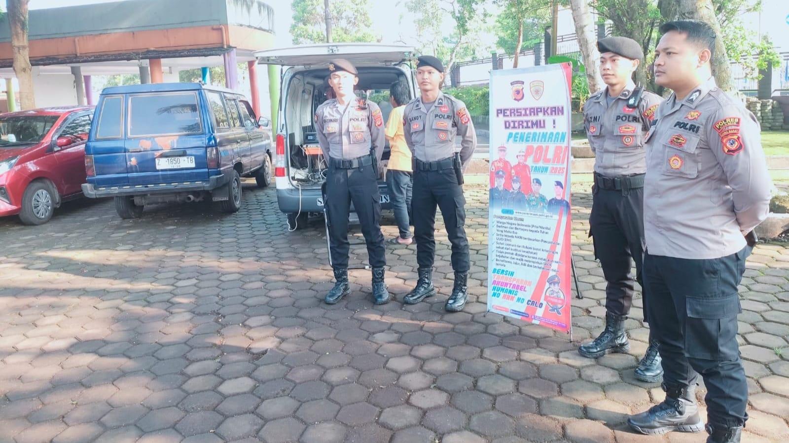 Polres Ciamis Sosialisasikan Rekrutmen Bakomsus Polri 2024 di Taman Lokasana