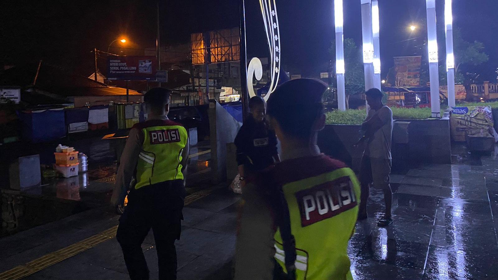 Polres Tasikmalaya Gelar Patroli Dialogis di Alun-Alun Singaparna Jelang Natal dan Tahun Baru