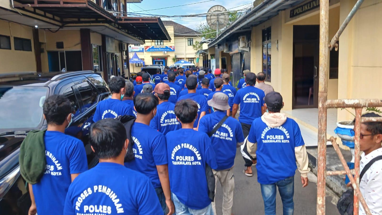 Polres Tasikmalaya Kota Amankan 79 Juru Parkir Liar, Langsung Dibina oleh MUI