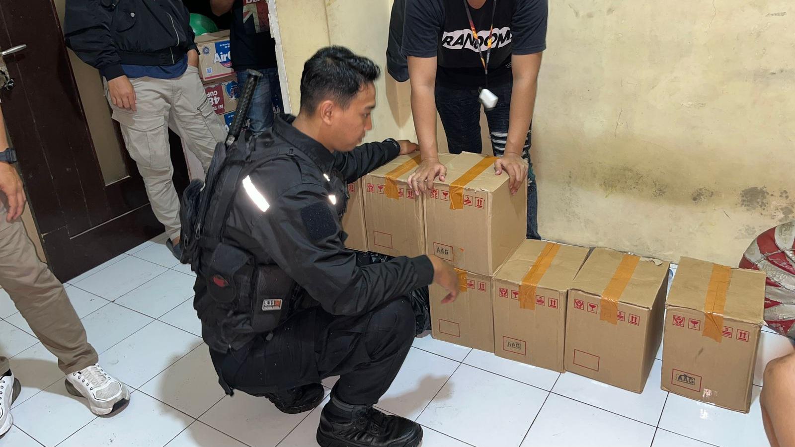 Polres Tasikmalaya Kota Gagalkan Peredaran 10 Dus Miras di Indihiang