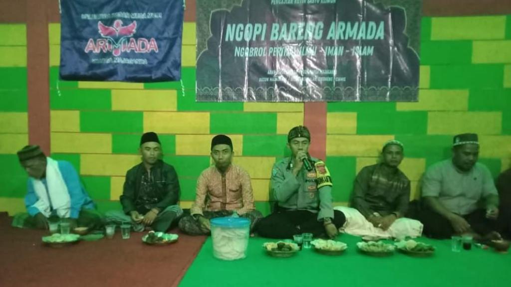 Polsek Cikoneng Gelar Ngopi Bareng Remaja untuk Jaga Keamanan Lingkungan