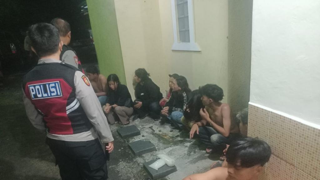 Polsek Kawalu Gerebek Muda-Mudi Pesta Miras di Kosan, 9 Orang Diamankan Berikut Sisa Minuman Keras