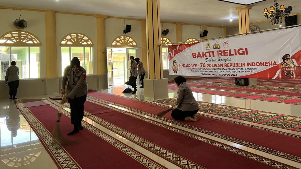Polwan Polres Tasikmalaya Kota Gelar Bakti Religi dalam Rangka Hari Jadi ke-76