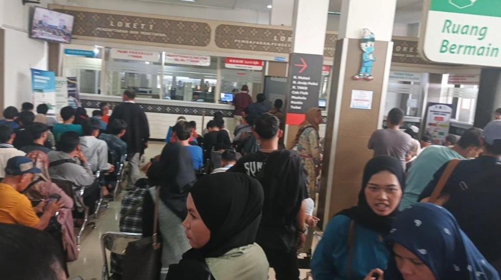 Program Pemutihan Pajak, Kantor Samsat Ciamis Diserbu Warga