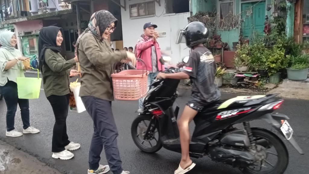 PT ASAS Banjar Berbagi Takjil dan Nasi Boks di Bulan Ramadan