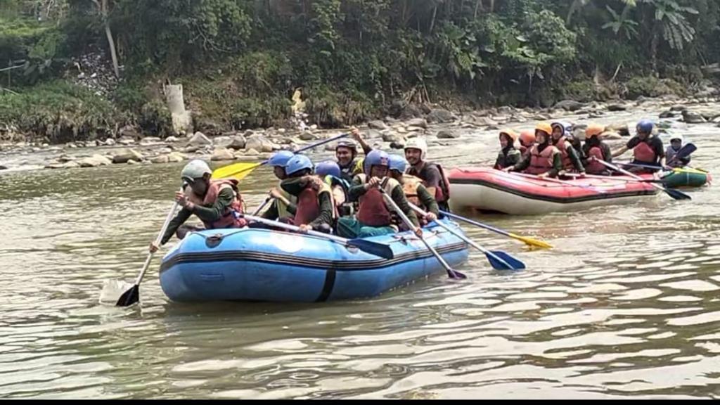 Ratusan Siswa ABK di Tasikmalaya Antusias Ikut Patroli Sungai Peringati Hari Pramuka