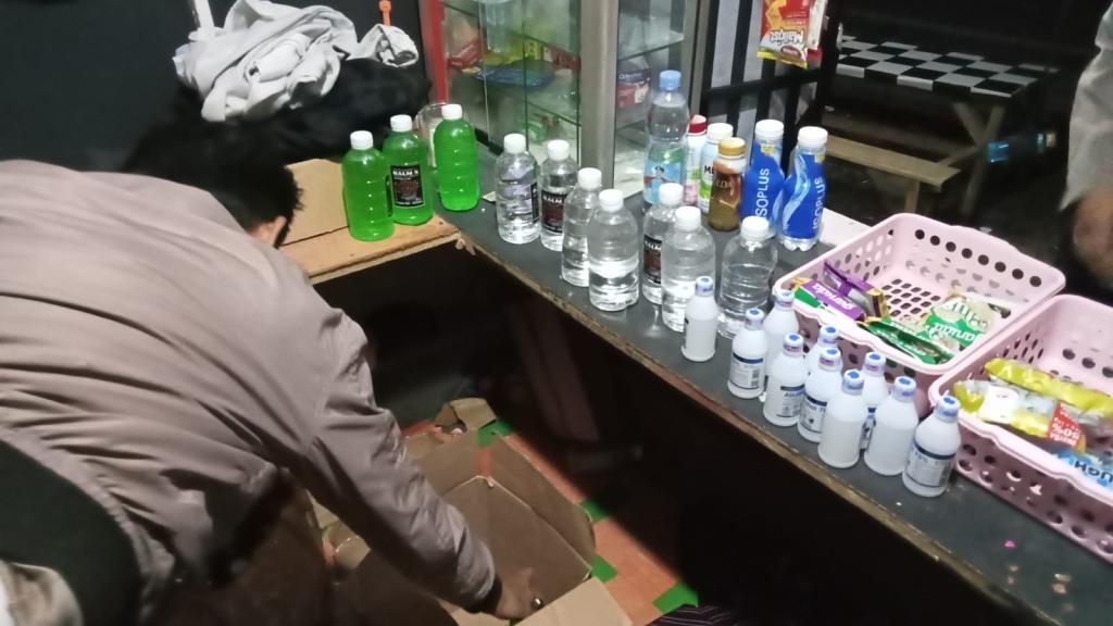 Razia Miras di Tasikmalaya, Polsek Cisayong Amankan Puluhan Botol Arak Bali
