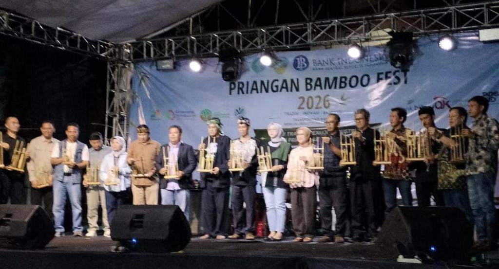 Resmi Tutup Priangan Bamboo Fest 2026, Wakil Wali Kota Diky Candra Dorong Pembentukan Bidang Kehutanan di Pemkot Tasikmalaya