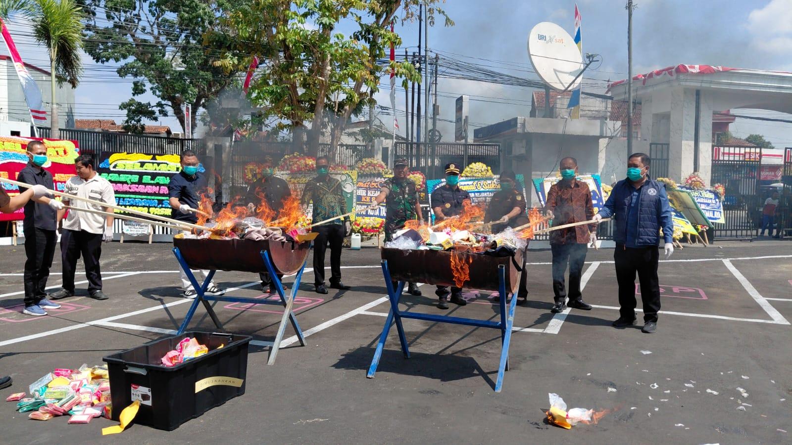 Sabu, Ribuan Pil Terlarang, Hingga Ratusan Botol Miras Dimusnahkan Kejari Kota Tasikmalaya