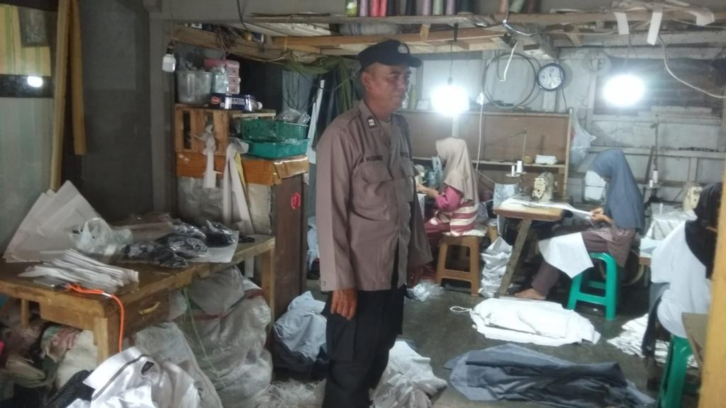 Sambang Home Industri, Bhabinkamtibmas Sukarame Sampaikan Pesan Kamtibmas
