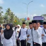 Sambut Hari Santri Nasional 2026, Ribuan Santri Kirab dan Pawai Sholawat di Kompleks Pemkab Tasikmalaya