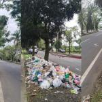 Sampah Masih Menumpuk di Jalan Gubernur Sewaka Tasikmalaya, DLH Akui Distribusi Kontainer Belum Efektif