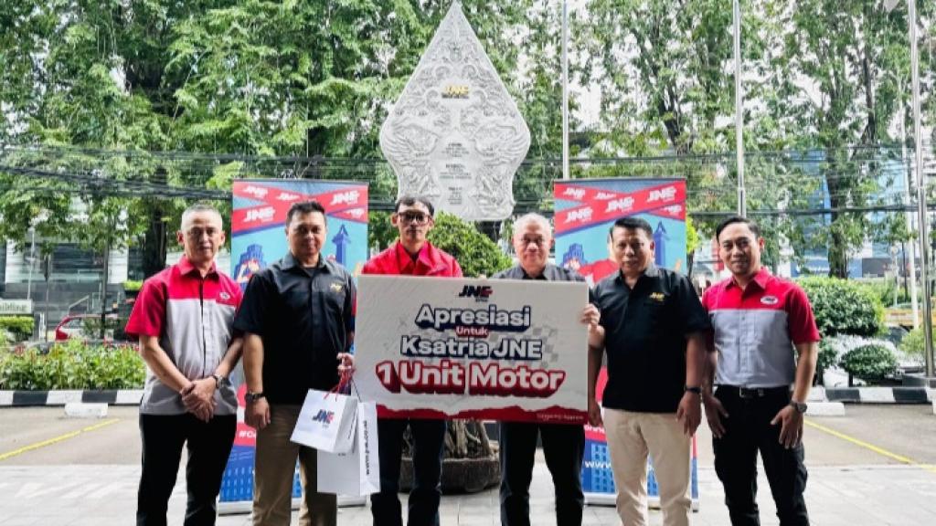 JNE Kecam Aksi Begal Kurir di Bandung, Presdir Berikan Hadiah Motor Baru Sebagai Apresiasi Dedikasi