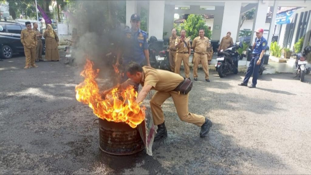 Tingkatkan Kesiapsiagaan, Damkar Ciamis Gelar Sosialisasi dan Edukasi Penanggulangan Kebakaran