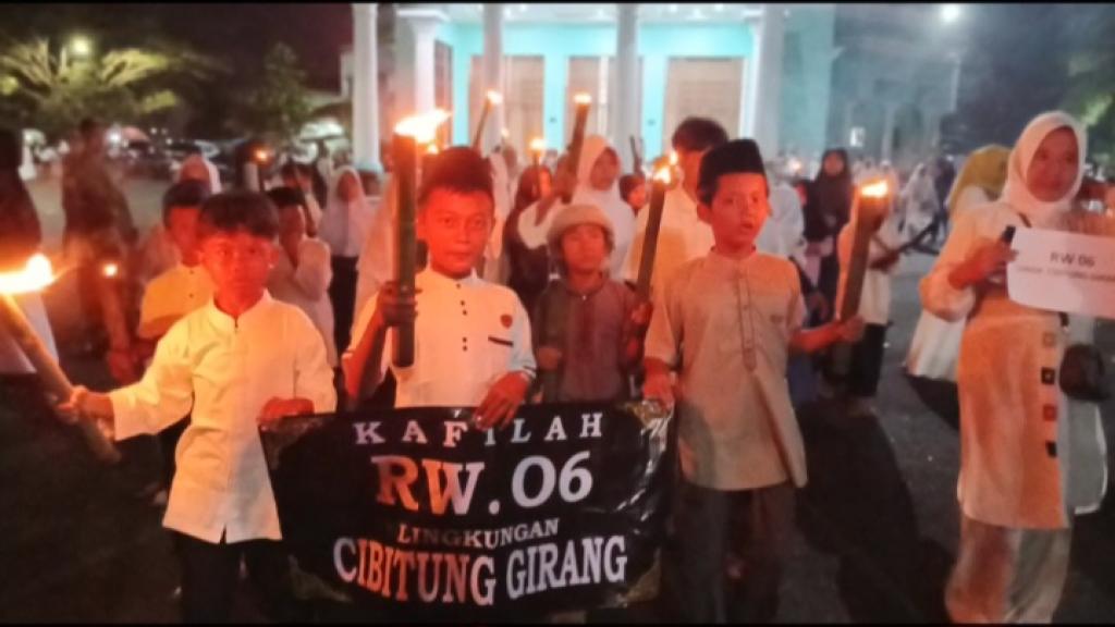 Semarak Tahun Baru Islam 1448 Hijriah, Ribuan Warga Kertasari Ciamis Ikuti Pawai Obor dan Istigosah