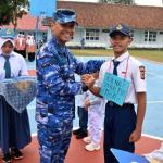 Sisi Humanis Danlanud Wiriadinata: Spontan Instruksikan Kepsek Belikan Sepatu Baru untuk Dua Siswa Kurang Mampu saat Pembukaan MPLS