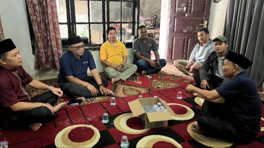 Sampaikan Belasungkawa Langsung di Rumah Duka, Ketua PSSI Kota Tasikmalaya Lepas Jenazah Mendiang Ahid Ali Hasbi hingga ke Pemakaman