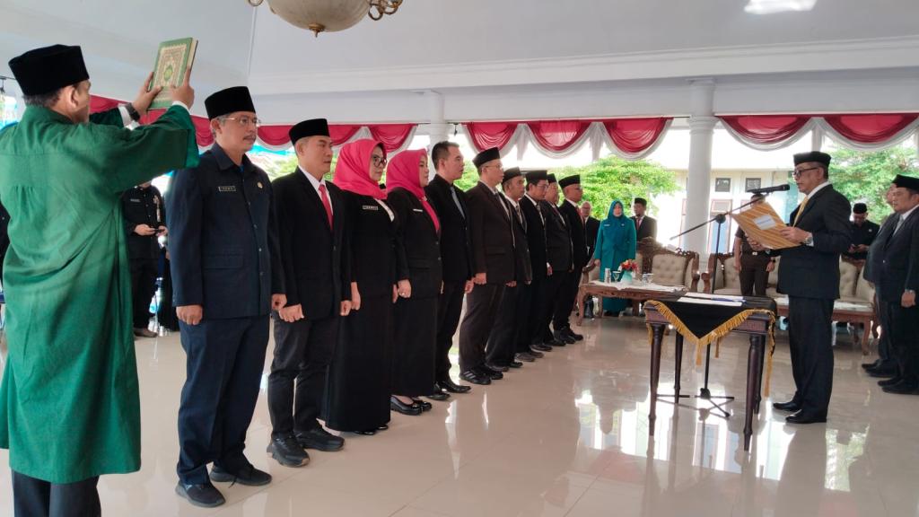 Segarkan Birokrasi Pemkot Banjar, Wali Kota Sudarsono Lantik 11 Pejabat Administrator dan Pengawas