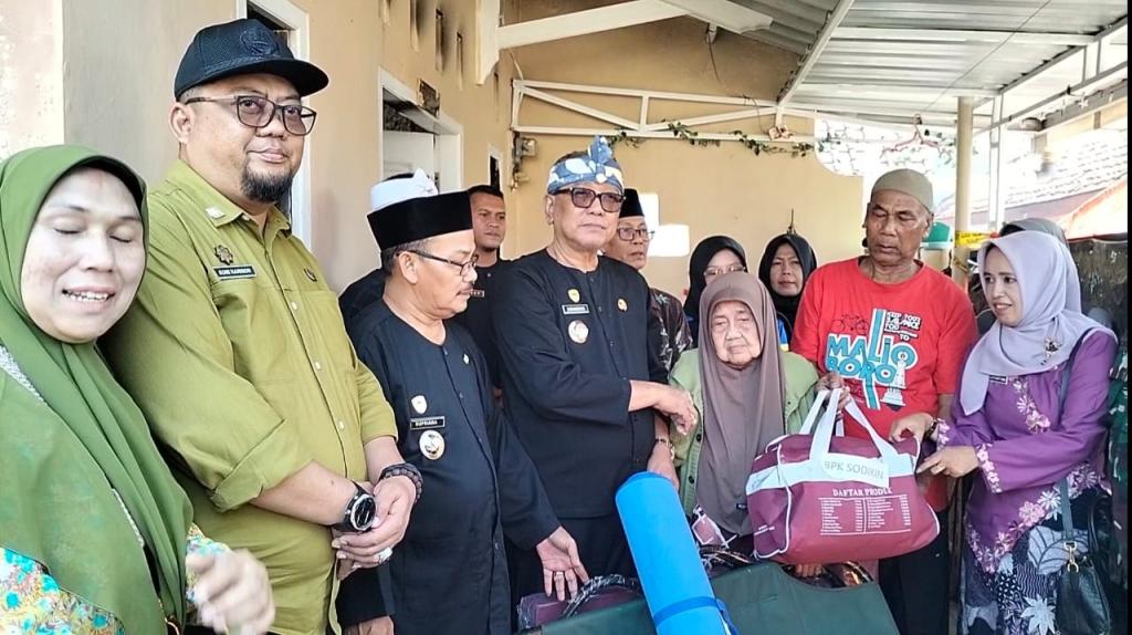 Sehari Pasca-Kebakaran, Wali Kota Banjar Serahkan Bantuan Logistik Darurat dan Janjikan Bedah Rumah Tiga Korban