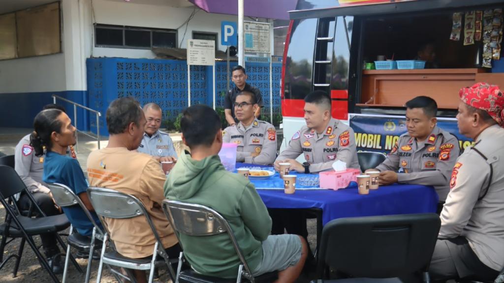 Serap Aspirasi Sopir dan Pengurus Angkutan, Kapolres Ciamis AKBP Eko Iskandar Gelar 'Ngopi Bareng' di Terminal