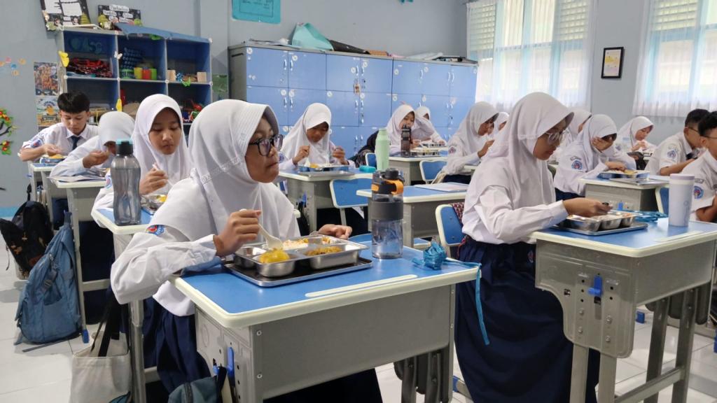 Siswa SMPN 2 Kota Tasikmalaya Dapat Makan Bergizi Gratis, Ini Ungkapan Terima Kasih Mereka